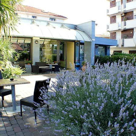 Modena 3*