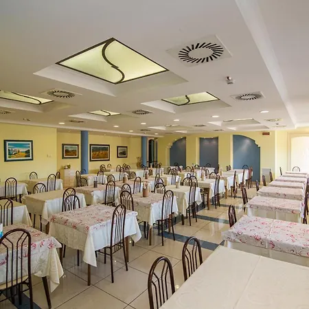 Modena Hotel 3*